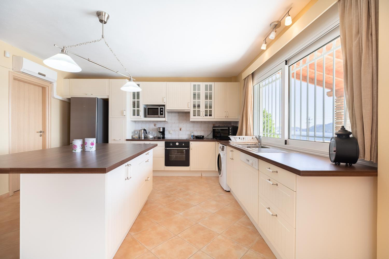 Others 5, Spacious Villa With a Pool, Attica