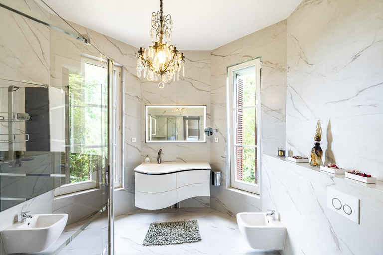 Bathroom 3, chateau de Puymoger, Dordogne