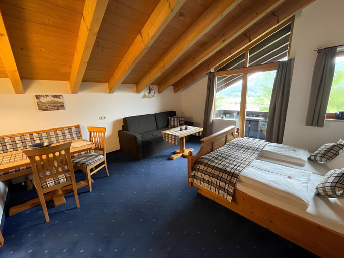 Bedroom 2, Gastehaus Tanneck mit Hallenbad, Traunstein