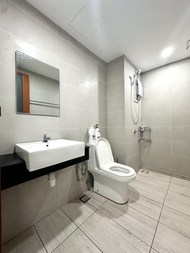 Bathroom, LOVELY 2ROOM SUITE6PAX@SKY CONDO JURU SENTRAL, Seberang Perai Tengah