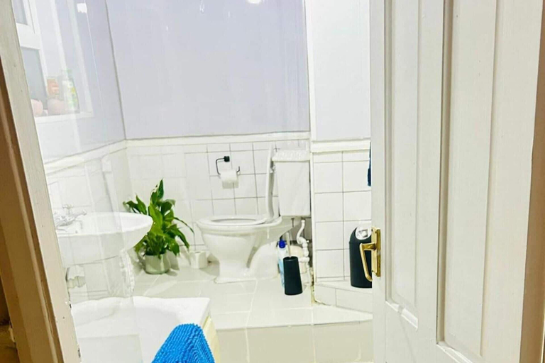 Bathroom, Pets - Parking - Patio - Wifi - Sleeps 4, Durham