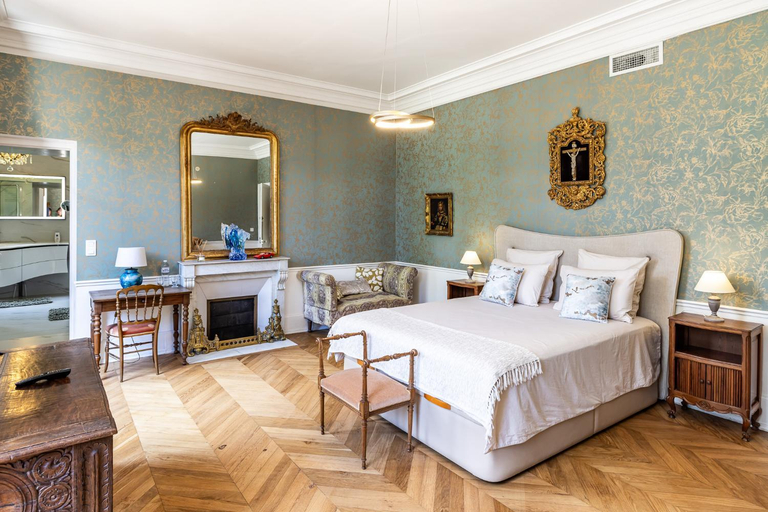 Bedroom, chateau de Puymoger, Dordogne