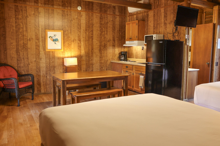 Room 2, Lucky Trout Lodge, Cleburne