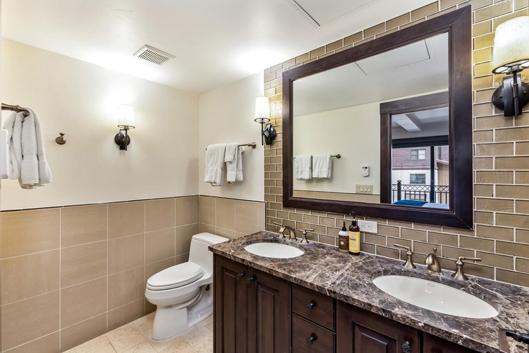 Bathroom 3, Alpine Getaway - Spacious 2BR & 2BA Near Hiking & Biking, Eagle