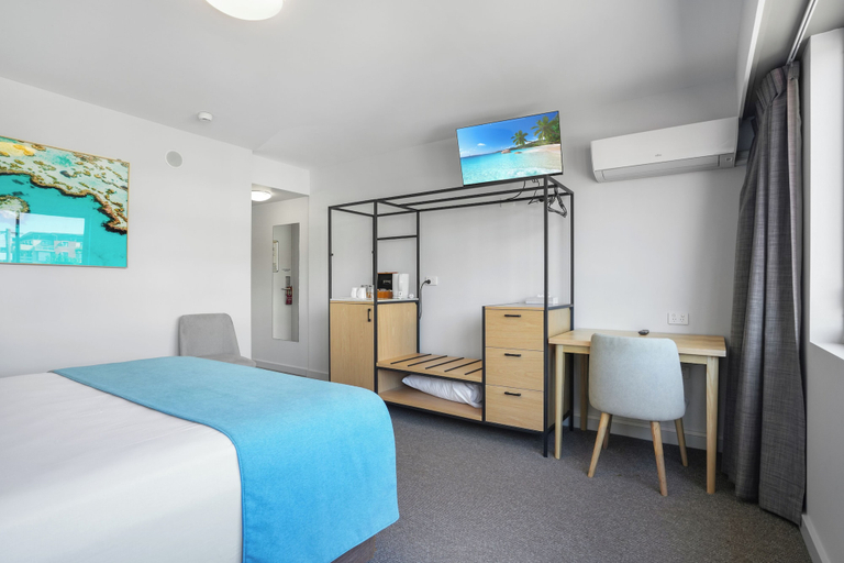 Bedroom 4, Gladstone Reef Hotel Motel, Gladstone