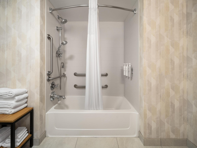 Bathroom 5, Hampton Inn Warrenton , Fauquier