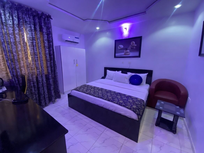 Room 3, De-prominent hotel and suites, Obafemi-Owode