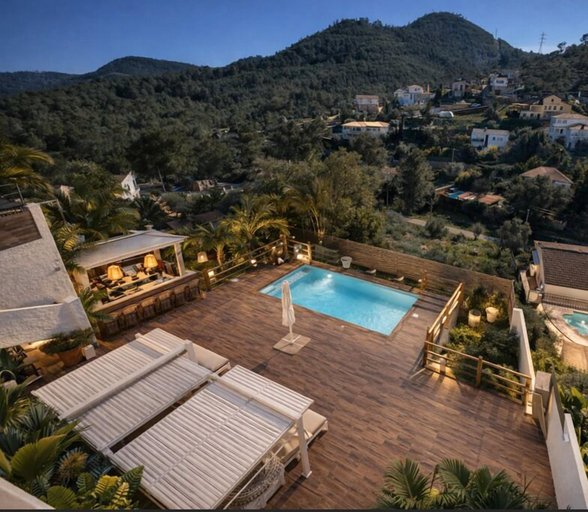 Front of property 3, Villa Verdejo, Barcelona