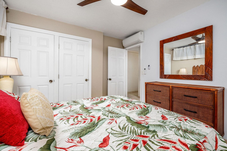 Room 2, Kona Reef#a12, Hawaii