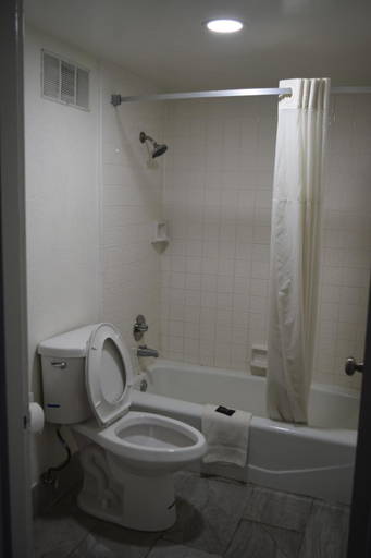Bathroom 3, Americas Best Value Inn & Suites Murfreesboro, Rutherford