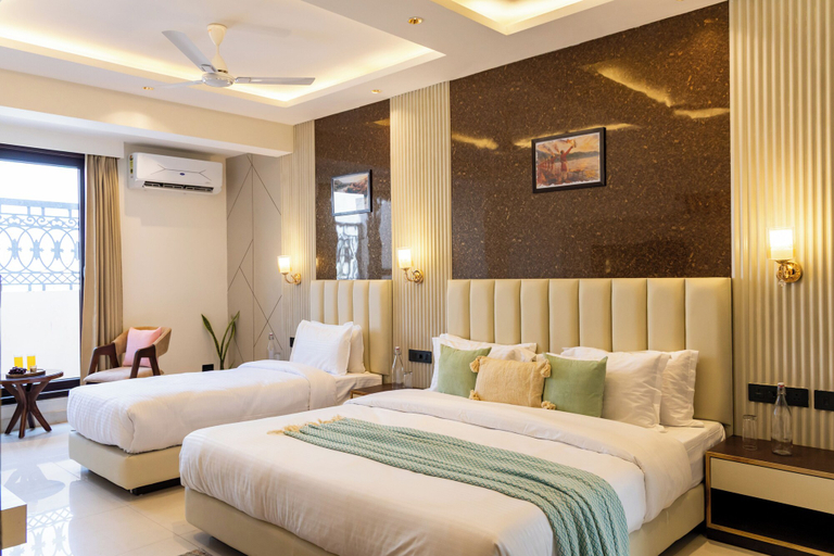 Room 3, Anandam in the Himalyas By Alaya Stays, Dehradun