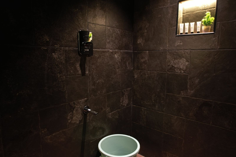 Bathroom 5, At Venue Groups, Dindigul