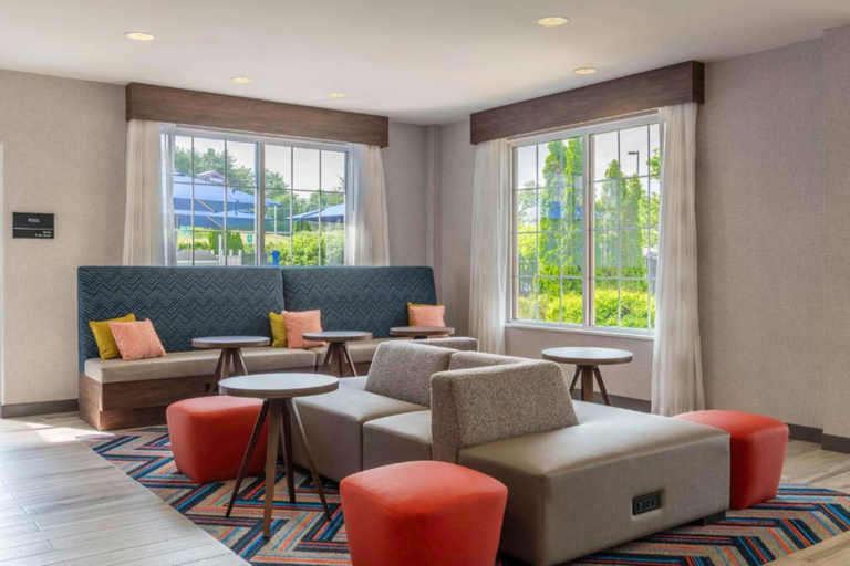 Public Area 2, Hampton Inn By Hilton Manchester, Hillsborough