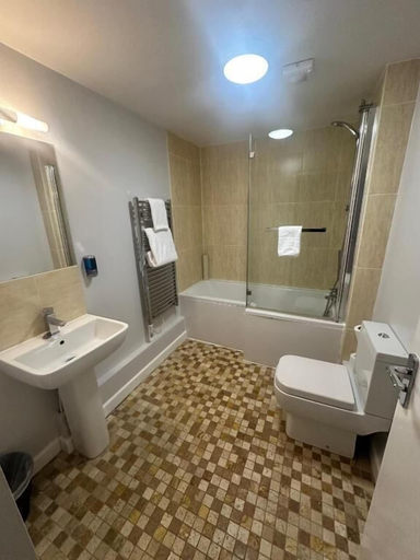 Bathroom 2, Sporting Lodge Inns Middlesbrough, Middlesbrough