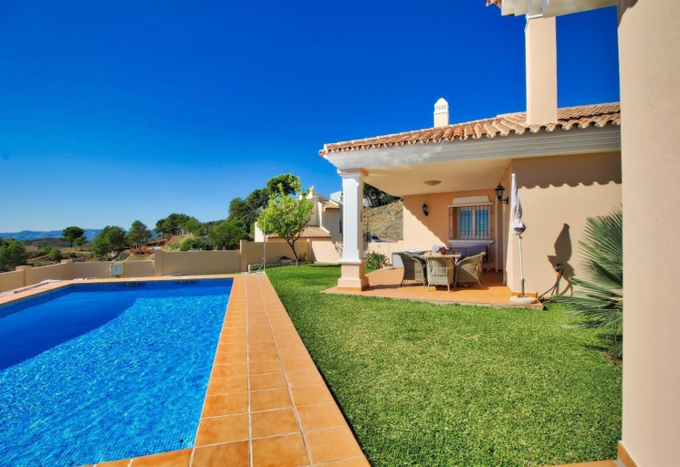 Sport & Beauty 2, Luxurius Villa with private pool, Málaga