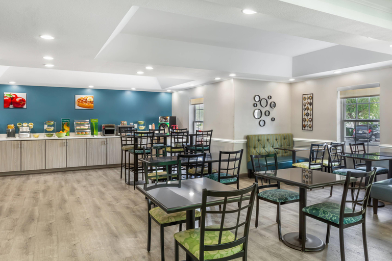 Food & Drinks 5, Quality Inn Wilmington, New Hanover