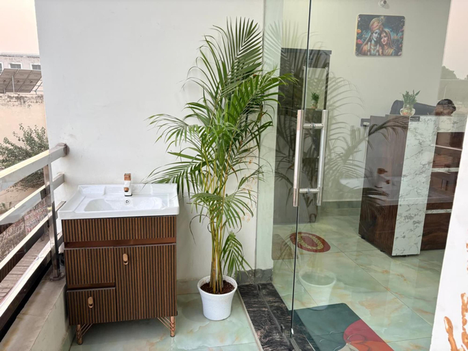 Property grounds, Ganga Royal Guest House, Mathura