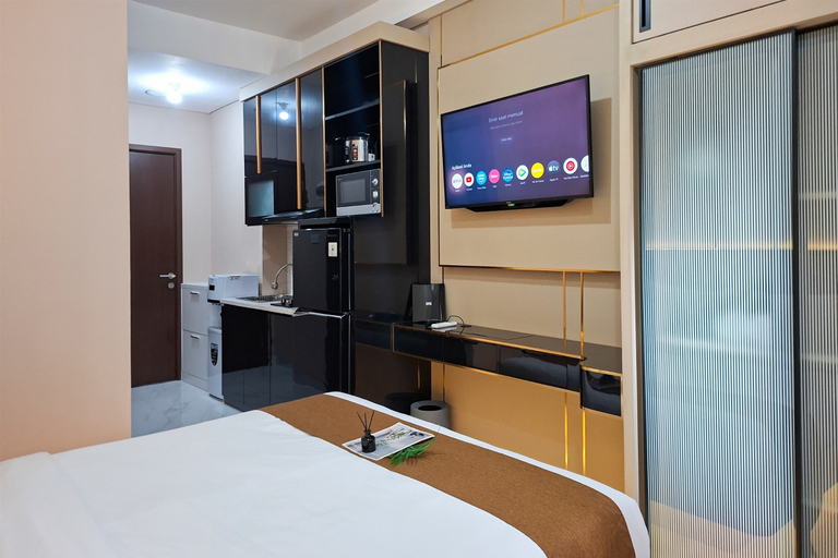 Bedroom 2, Warm and Restful Studio Room at Apartment Transpark Bintaro By Travelio, South Tangerang