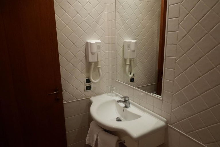Room 5, Residence I Tusci Studio 4p Half Board, Grosseto