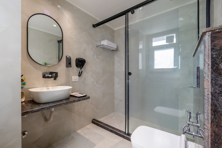 Bathroom 4, Anu Plaza-5Mins from Connaught Place, Delhi