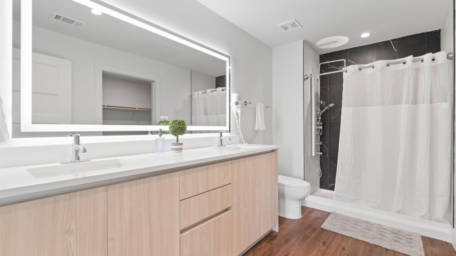 Interior 3, Upstay: Modern & Pet-friendly 2BR Home Near Soco, Travis