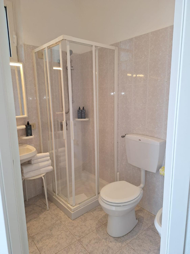 Bathroom 3, Hotel Due Gemelli, La Spezia