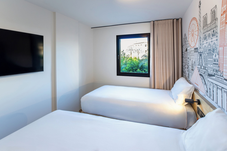 Room 5, easyHotel Alicante Centro, Alicante