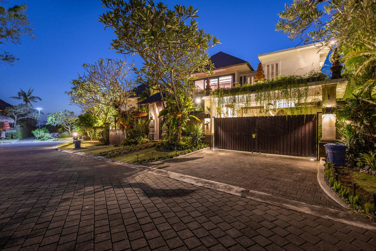 Exterior & Views