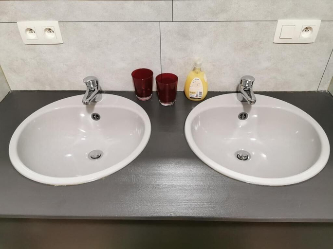 Bathroom 3, Hotel Belair, Liège