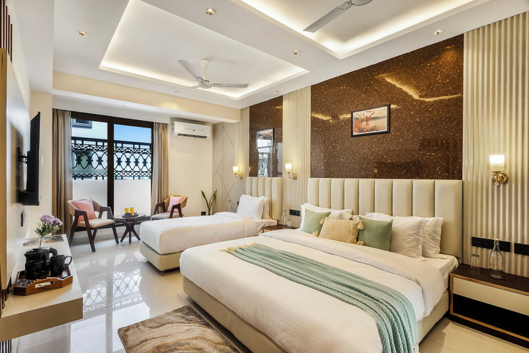 Room 2, Anandam in the Himalyas By Alaya Stays, Dehradun