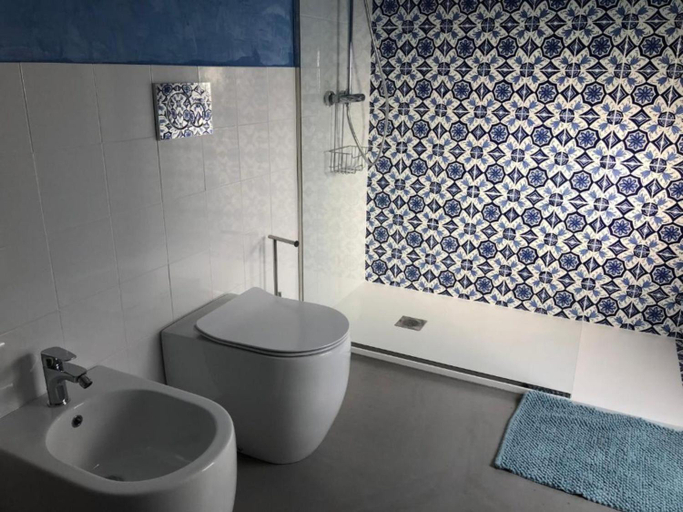 Bathroom 4, Dimora Arabella, Lucca