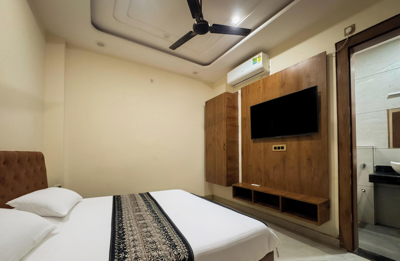 Room 5, Shri Ram Retreat, Mathura