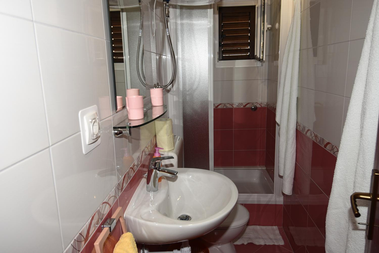 Bathroom 4, Villa DELFINA, Podgora