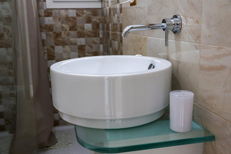 Bathroom 3, Gli Alfieri a Posto Vecchio, Lecce
