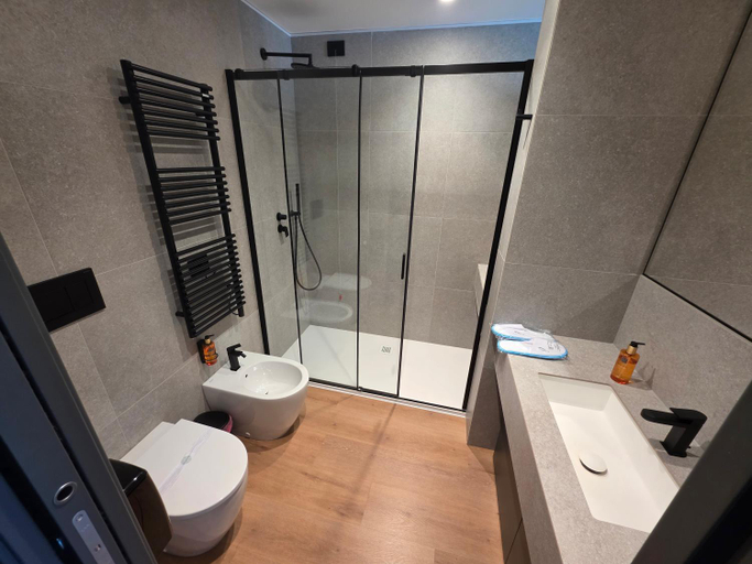 Bathroom 5, Hotel Acquamatta, Padua