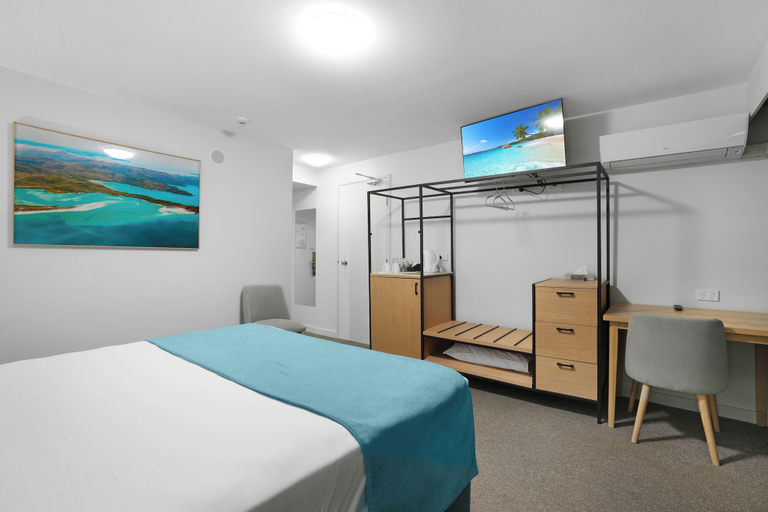 Bedroom 4, Gladstone Reef Hotel Motel, Gladstone