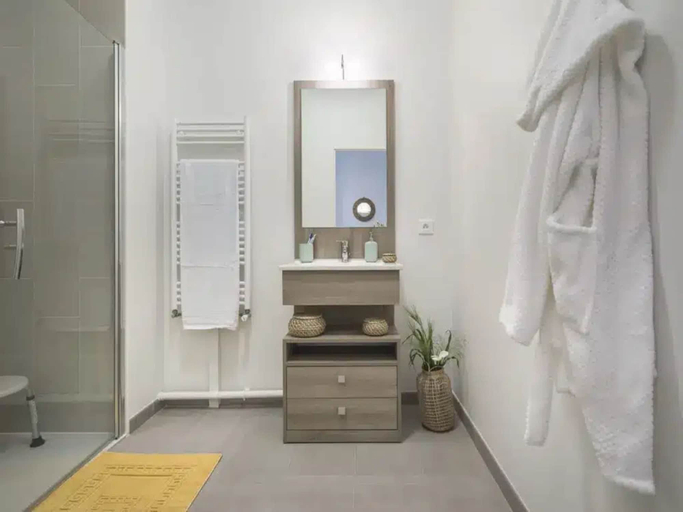 Bathroom 5, Zenao Appart'hôtels Plaisir, Yvelines