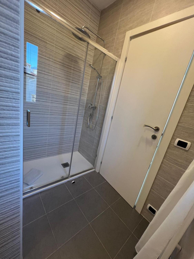 Bathroom 3, Il Rifugio, L'Aquila
