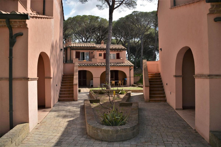 Room 4, Residence I Tusci Studio 4p Half Board, Grosseto