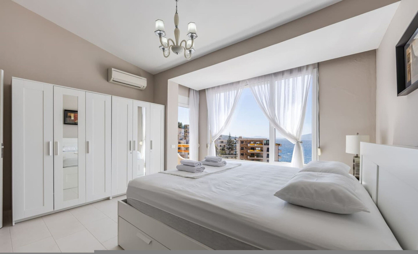 Room 2, Serenity by the Sea Duplex Bougainville Resort, Sarandës