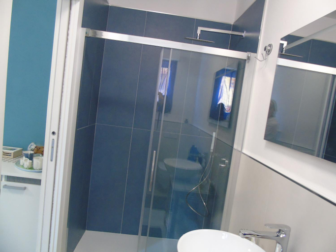 Bathroom 3, Affittacamere LiKele, Sassari