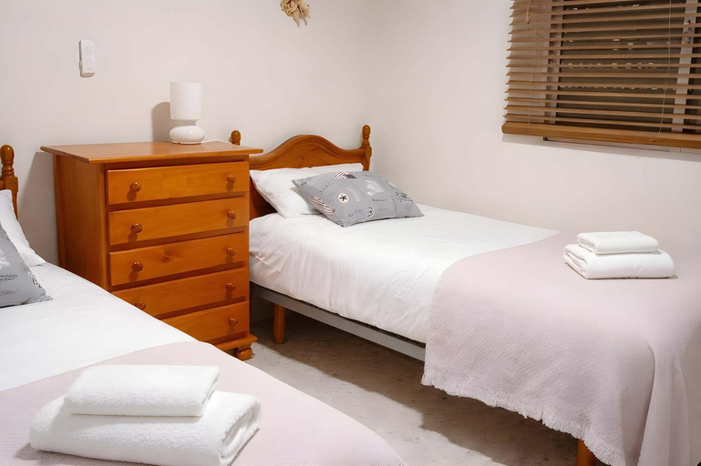 Bedroom 2, Chalet con Piscina Privada y Barbacoa Jerez ideal para familias, Cádiz