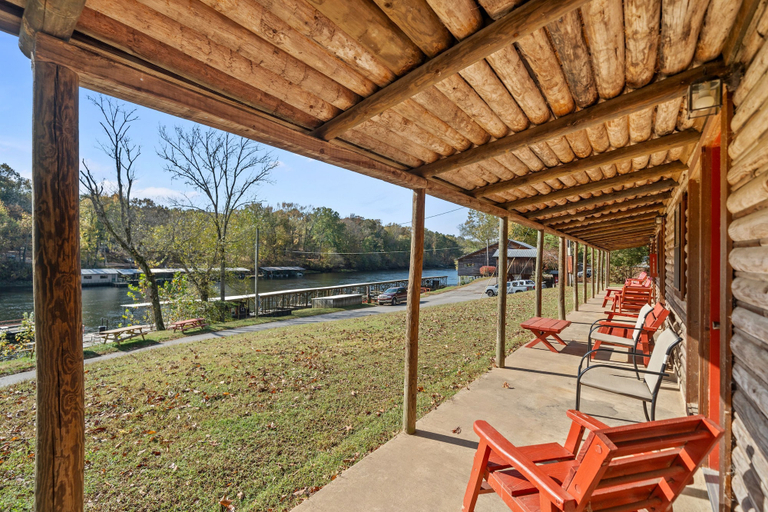 Terrace/patio 5, Lucky Trout Lodge, Cleburne