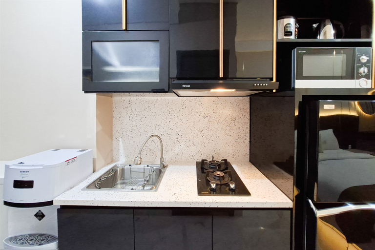 Others 3, Warm and Restful Studio Room at Apartment Transpark Bintaro By Travelio, South Tangerang