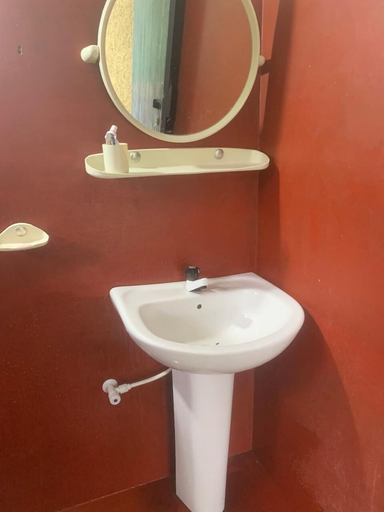 Bathroom 3, Royal Mountain Edge Knuckles, Medadumbara