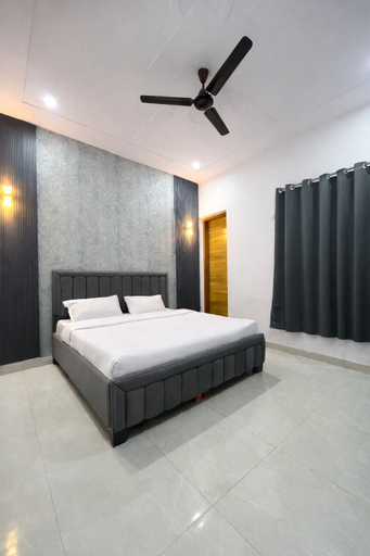 Room 2, Book N Go, Gautam Buddha Nagar