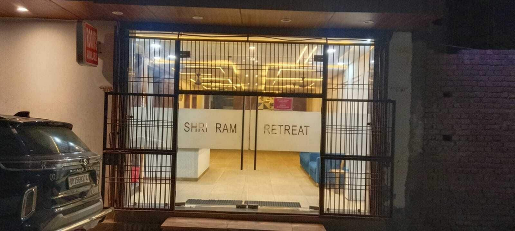 Exterior detail, Shri Ram Retreat, Mathura