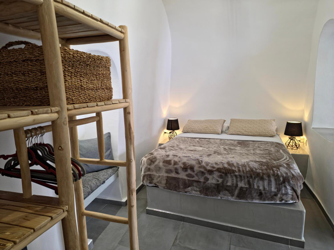 Bedroom 3, Aqua & Terra Traditional Cave Houses, South Aegean
