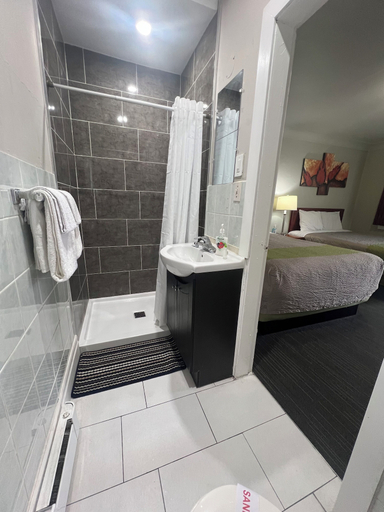 Bathroom 5, Tulip Motel, Oxford