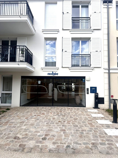Property entrance, Zenao Appart'hôtels Plaisir, Yvelines